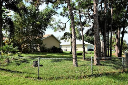 1369 Dewitt Ln, Sebastian, FL 32958-6138