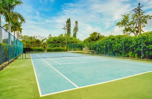 671 Gulf Dr, Sanibel FL  33957-7109 exterior