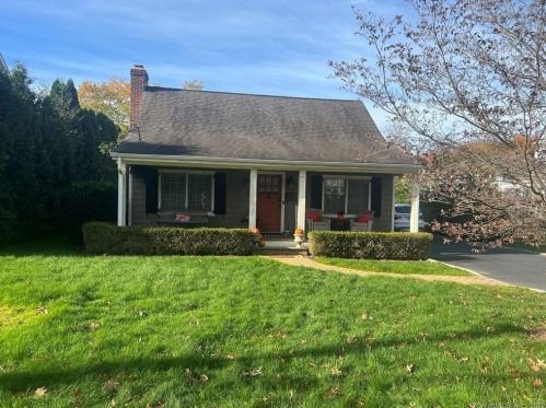 71 Osborne Pl, Southport, CT 06890-1147