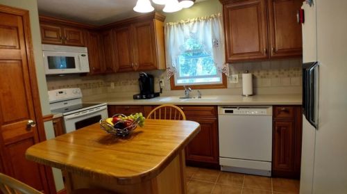 3 Gale Ct, North Providence RI  02904-1035 exterior