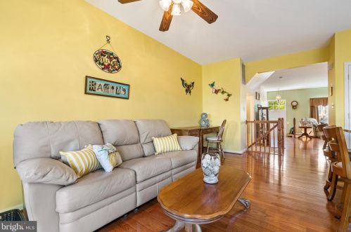 14238 Hunters Run Way, Gainesville VA  20155-4408 exterior