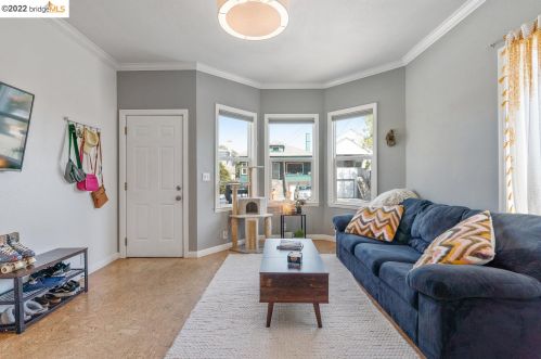 5937 Fremont St, Oakland CA 94608-2217 exterior