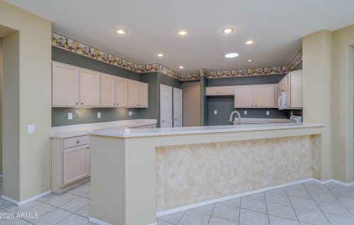 15520 Coral Pointe Dr, Sun City, AZ 85374-4566
