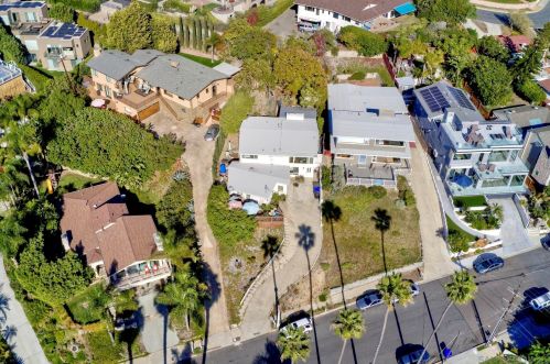 1552 Monmouth Dr, San Diego CA 92109-2247 exterior