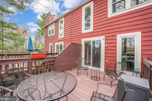 2100 Whisperwood Gln Ln, Herndon VA  20191-4117 exterior