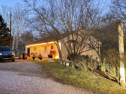 10 Hollow Dr, Canonsburg, PA 15317-1066