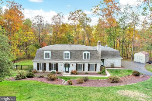 6208 Longview Dr, Spring Grove, PA 17362-8886