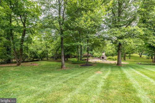 10 Devonshires Ct, Blue Bell PA  19422-2560 exterior