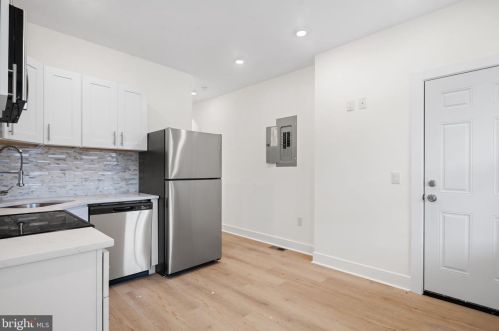 3742 9th St, Philadelphia, PA 19140-3121