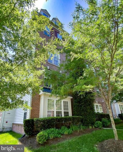 2200 Margraf Cir, Woodbridge, VA 22191-4071