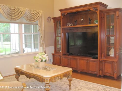 6 Seminole Ct, Jackson Twp NJ  08527-4042 exterior