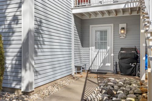 300 Foxwood Dr, Waterford WI  53185-4377 exterior