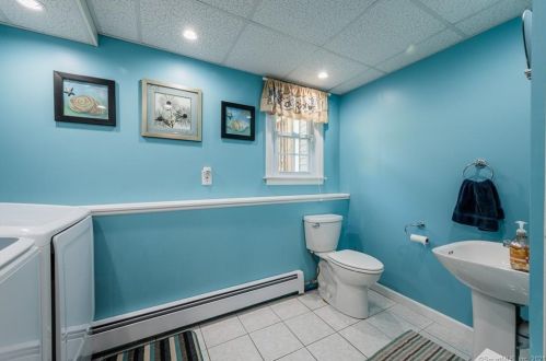 4 Riverview Rd, Uncasville CT  06382-1914 exterior