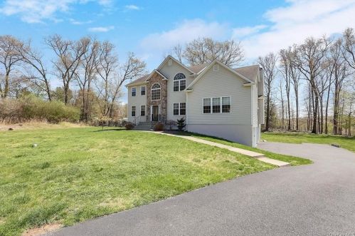 12 Polo Ct, Airmont, NY 10901-3965