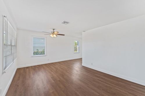 1121 Summit Blvd, West Palm Beach FL  33405-3031 exterior