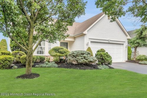 187 Skyline Dr, Lakewood, NJ 08701-5739