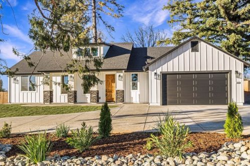 5907 Crestview Dr, Paradise, CA 95969-3800