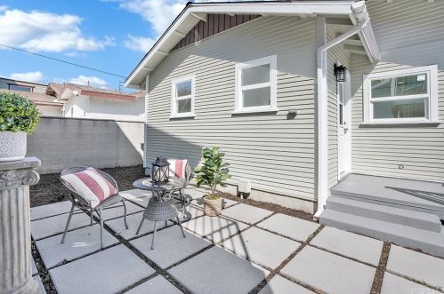 259 Loma Ave, Long Beach CA  90814-2744 exterior