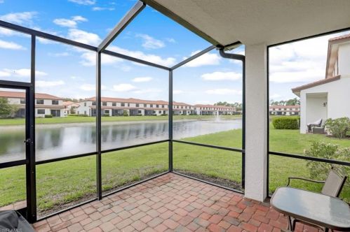 7914 Bristol Cir, Naples FL  34120 exterior