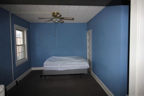 37 Rowsley St, Bridgeport, CT 06605-3082