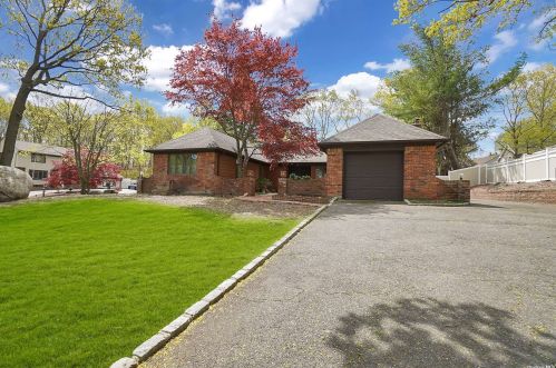 14 Willow Ln, San Remo, NY 11754-1229