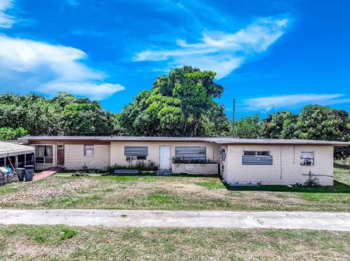 7701 Okeechobee Rd, Fort Pierce, FL 34945-2726