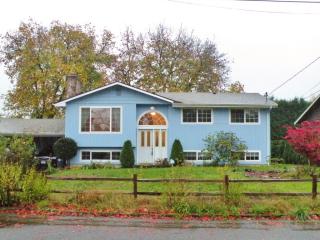 2321 Holly Ln, Olympia, WA 98501-3135