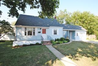 267 Bay Shore Rd, Bayshore, NY 11706-5324