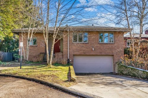 120 Aylesboro Ln, Pittsburgh, PA 15217-1403