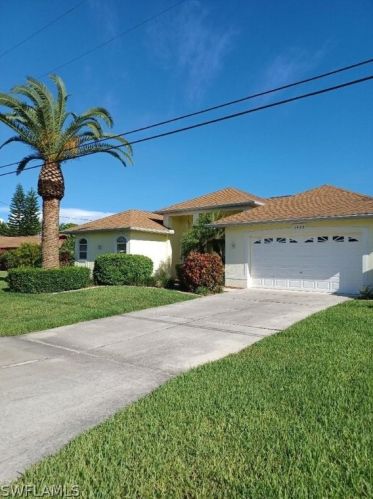 1425 21st St, Cape Coral, FL 33990-4653