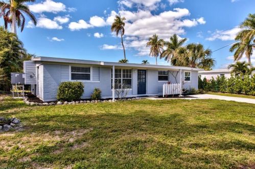 1824 Harbor Ln, Naples, FL 34104-4274
