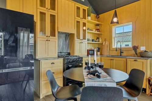 1208 32 St, Galveston TX 77550-6823 exterior