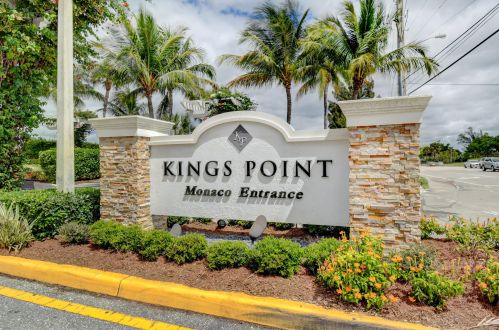 180 Saxony D, Delray Beach FL  33446-1820 exterior