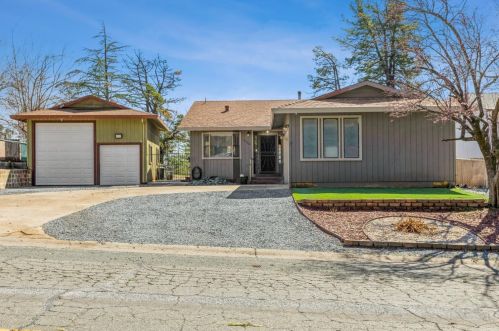 2946 Camino Heights Dr, Snowline Camp, CA 95709-9515