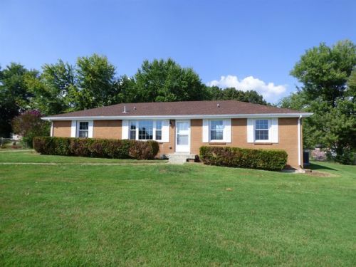 829 Lafayette Rd, Clarksville, TN 37042-3864