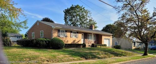 5 Crestwood Dr, East Freehold, NJ 07728-1712
