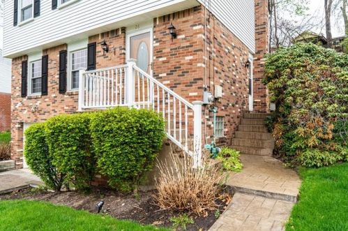26 Tommy Dr, Pittsburgh, PA 15236-2554