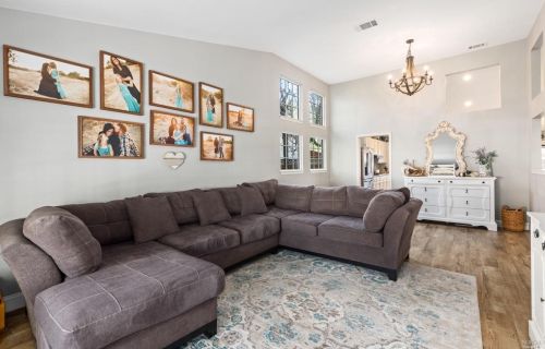 424 Stanford St, Vacaville CA  95687-4653 exterior