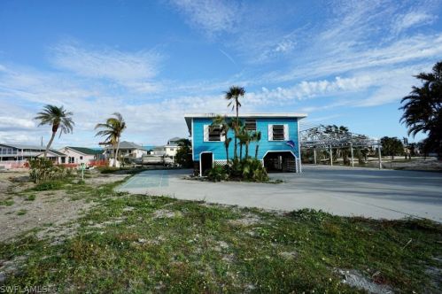 750 Matanzas Ct, Fort Myers Beach FL  33931-2120 exterior