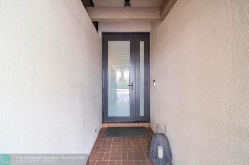 8288 Dundee Ter, Hialeah FL  33016-1405 exterior