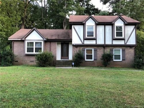 8810 Touchstone Ln, Charlotte, NC 28227-2646