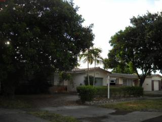 1800 55 Ave, Hollywood FL  33021-3937 exterior