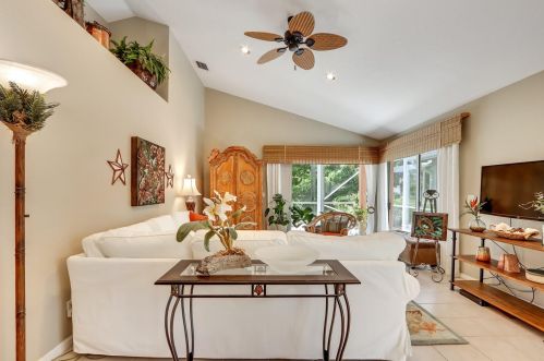 231 Canterbury Dr, West Palm Beach FL  33418-7178 exterior