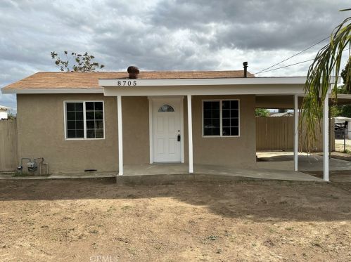 8705 School St, Lamont, CA 93241-1910