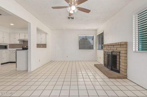 4428 Turquoise Ave, Glendale AZ 85302-1149 exterior