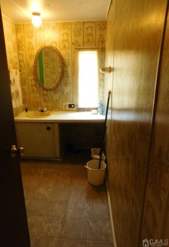 29 Alison Dr, Avenel NJ  07001-1929 exterior