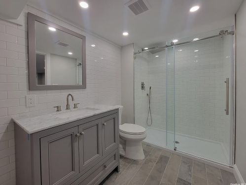 920 5th St, New Hyde Park NY  11040-2934 exterior