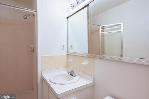 27 Providence Frg Rd, Limerick PA 19468-2905 exterior