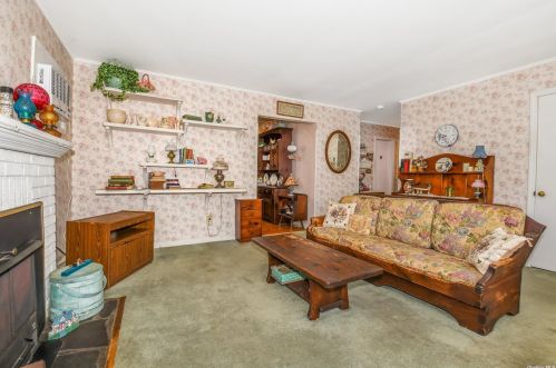 11 Rambling Rd, Northport NY  11768-2315 exterior