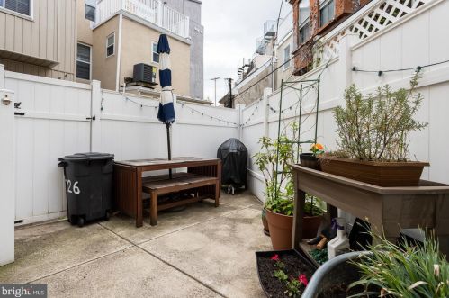 726 24 St, Philadelphia PA 19146-2540 exterior